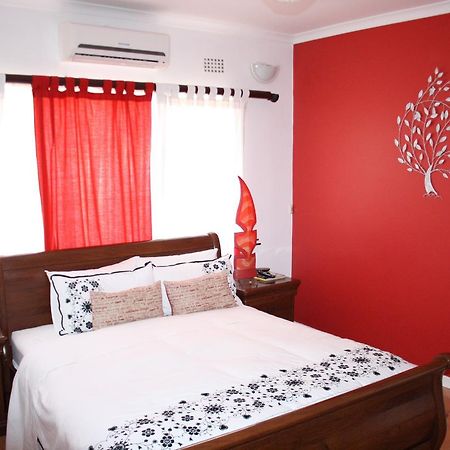 Sunflower Court Bed And Breakfast Габороне Екстер'єр фото